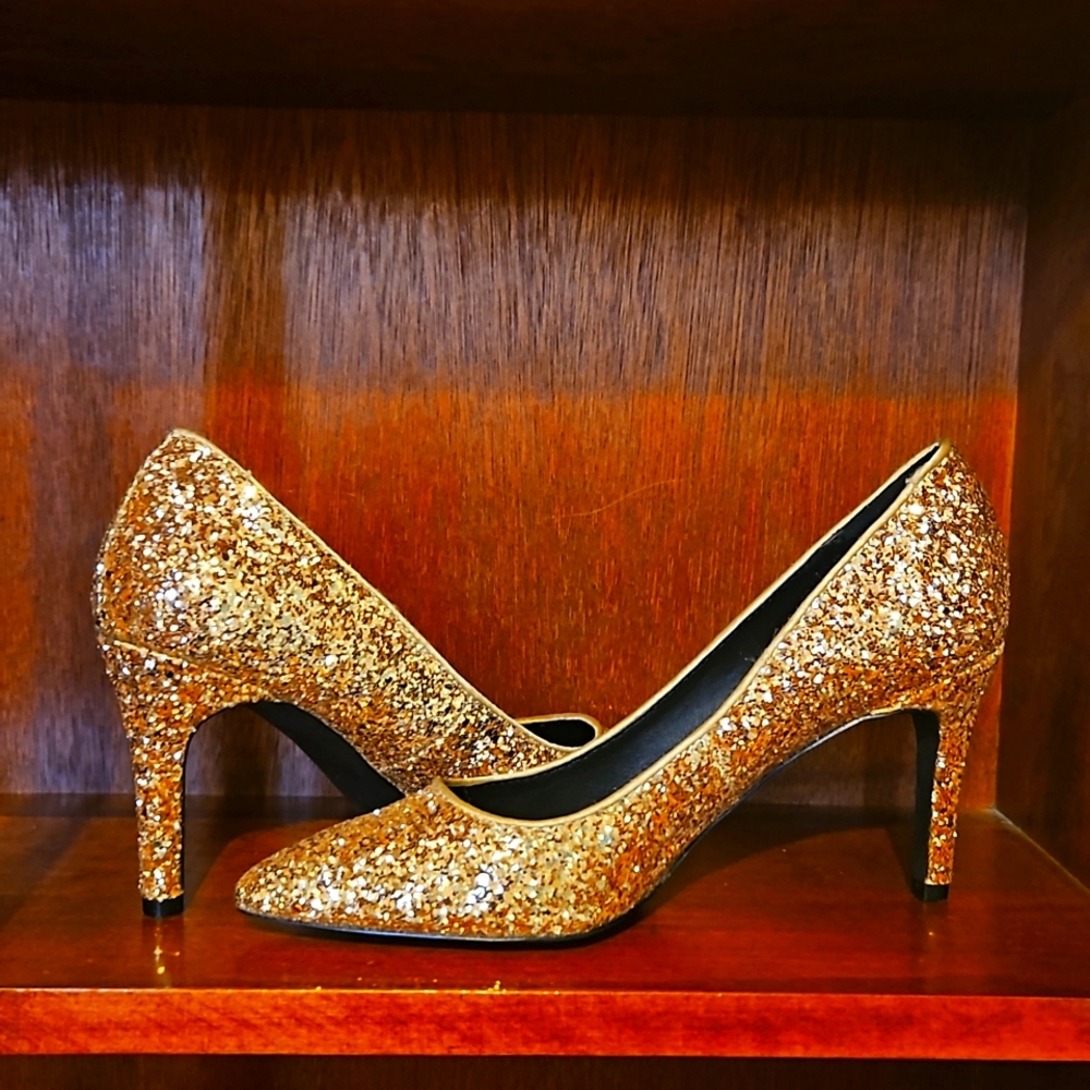 LE CHATEAU gold sparly heels worn once !